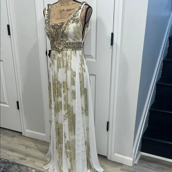 Sue Wong Dresses | Sue Wong Gold And Cream Sleeveless V-Neck Gown | Color: Cream/Gold | Size: 4 | Sadikfaye's Closet Sue Wong Dresses | Sue Wong Gold And Cream Sleeveless V-Neck Gown | Color: Cream/Gold | Size: 4 | Sadikfaye's Closet